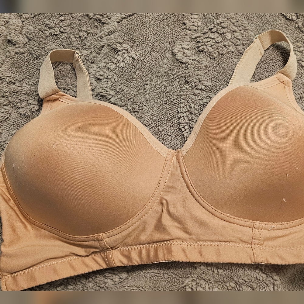 Everyday Smooth Nude Full-Coverage Bra.